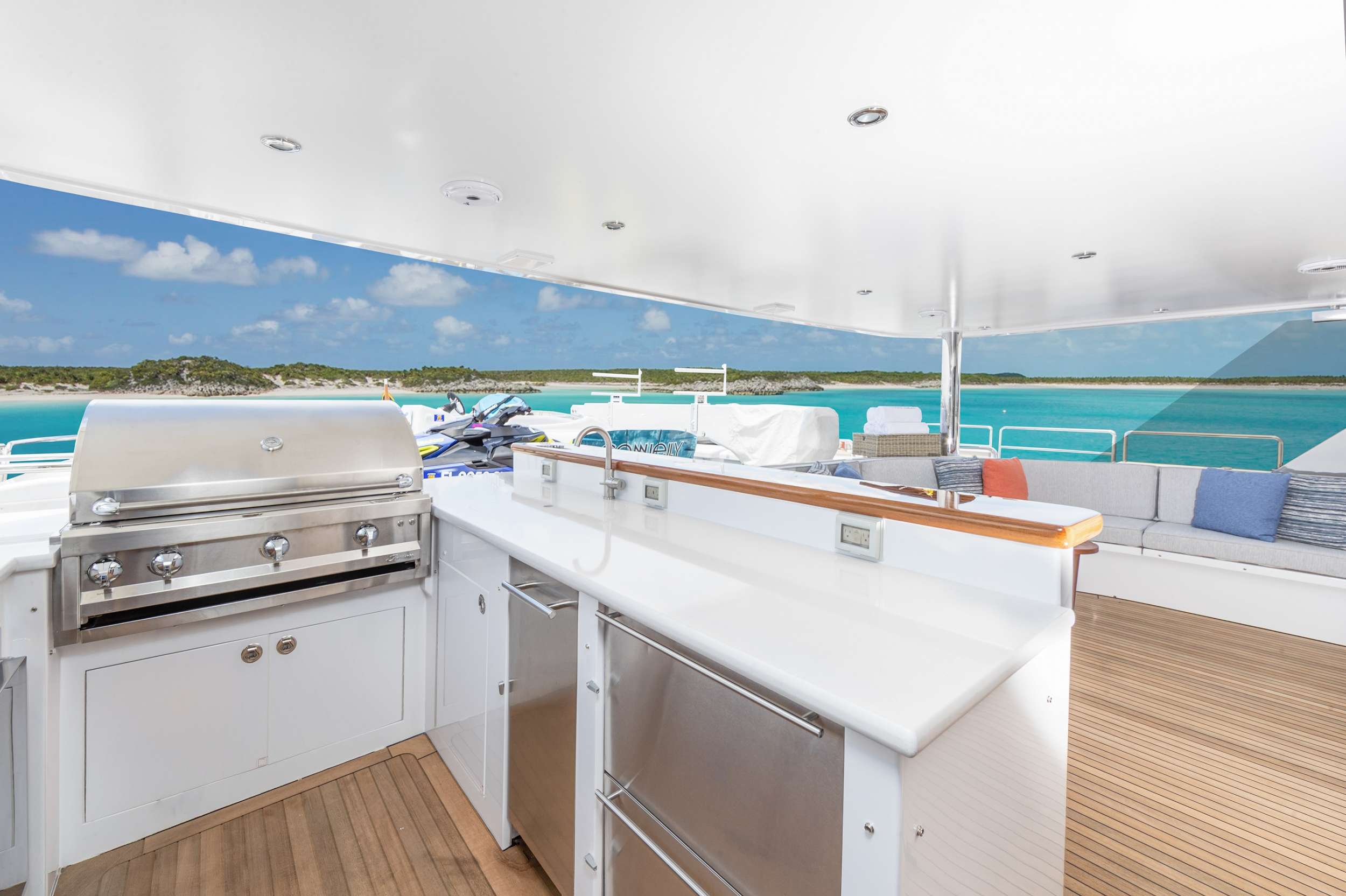 MEMENTO VIVERE Yacht Charter Details, Westport CHARTERWORLD Luxury